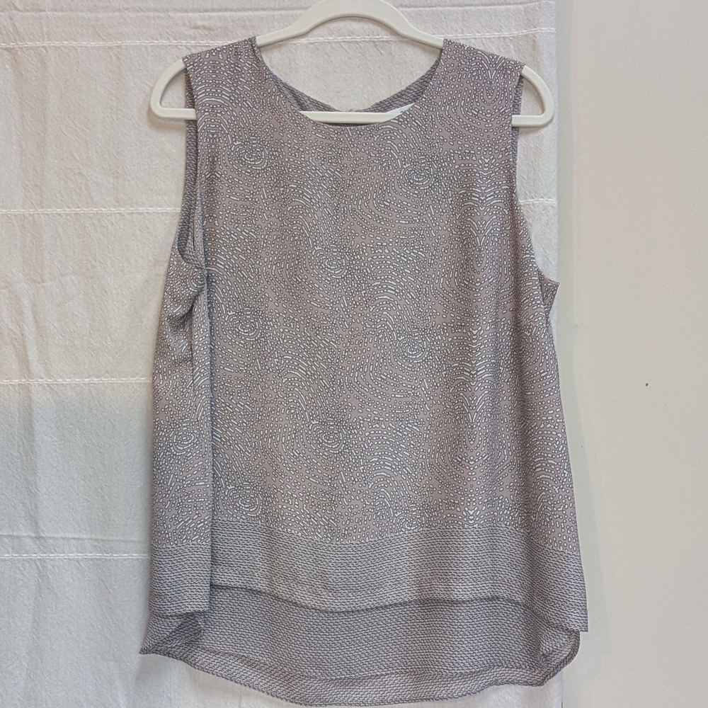 Elegant Sleeveless Gray Top
